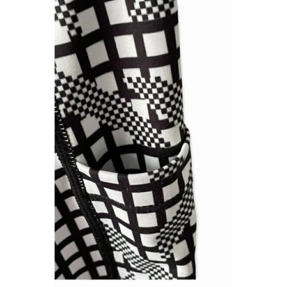 Belcorva Mid-Calf Leggings Women’s Size Small Geometric Athletic Yoga Pockets - Picture 9 of 9